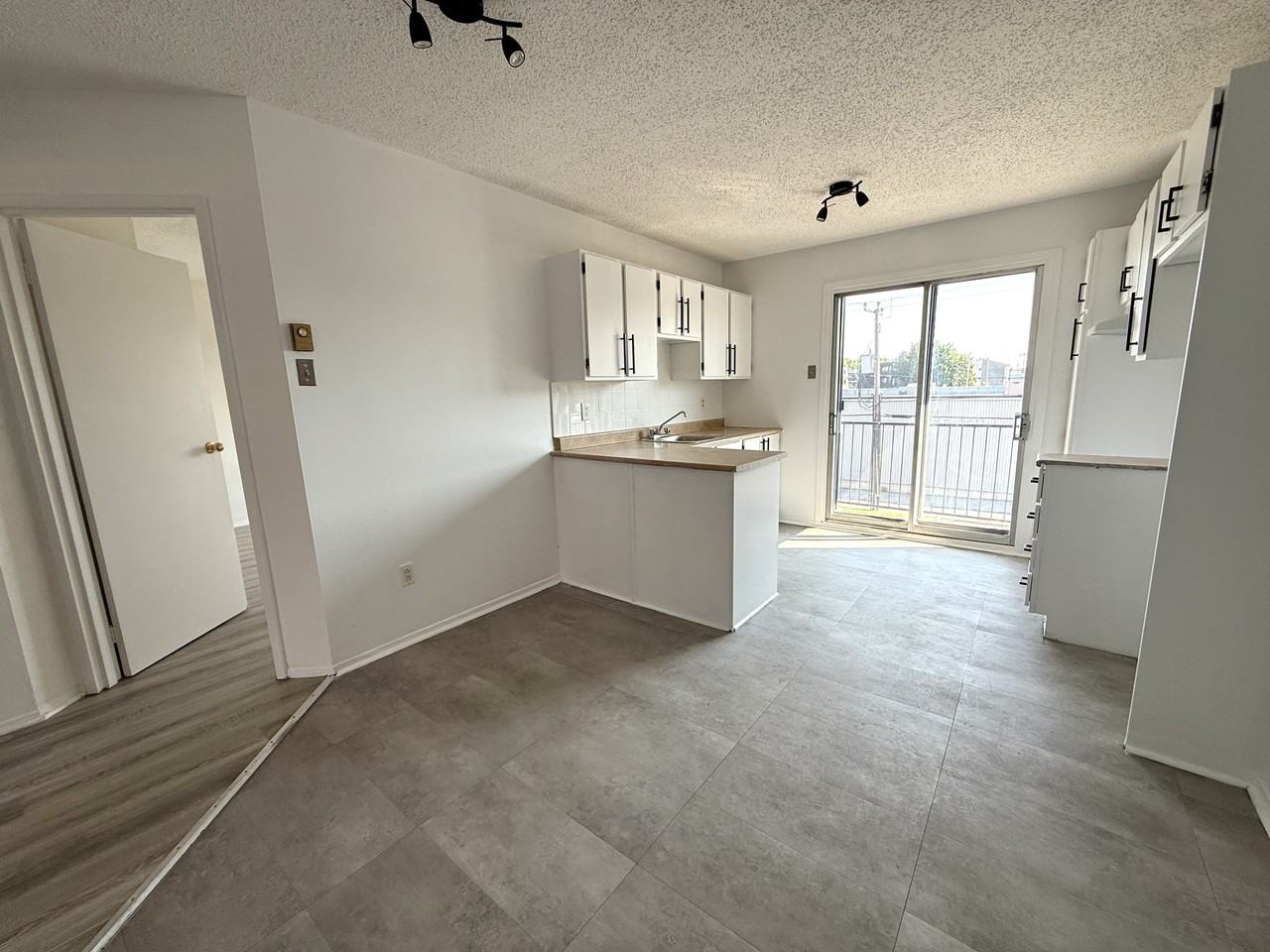 3016 Boulevard Tessier #3016 - Photo 6 of 19