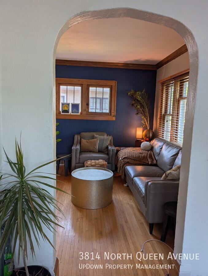 3814 Queen Ave N - Photo 2 of 27