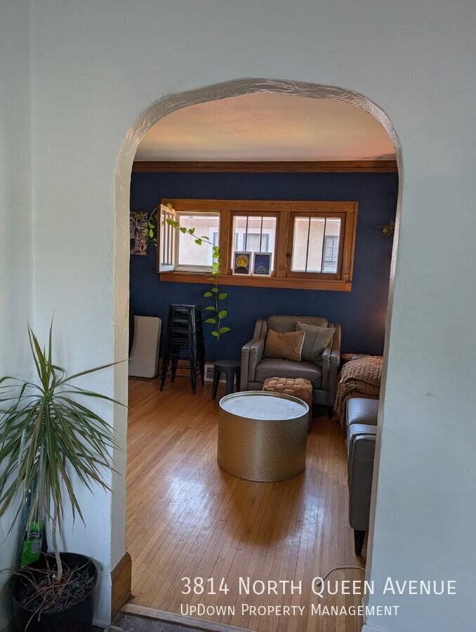 3814 Queen Ave N - Photo 3 of 27