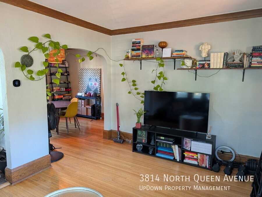 3814 Queen Ave N - Photo 4 of 27