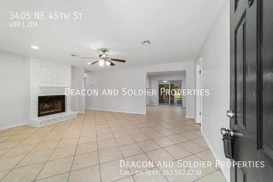 3405 Ne 45th St - Photo 3 of 29