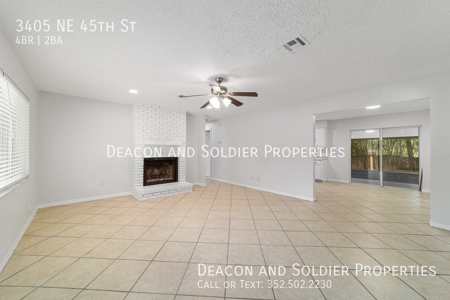 3405 Ne 45th St - Photo 4 of 29