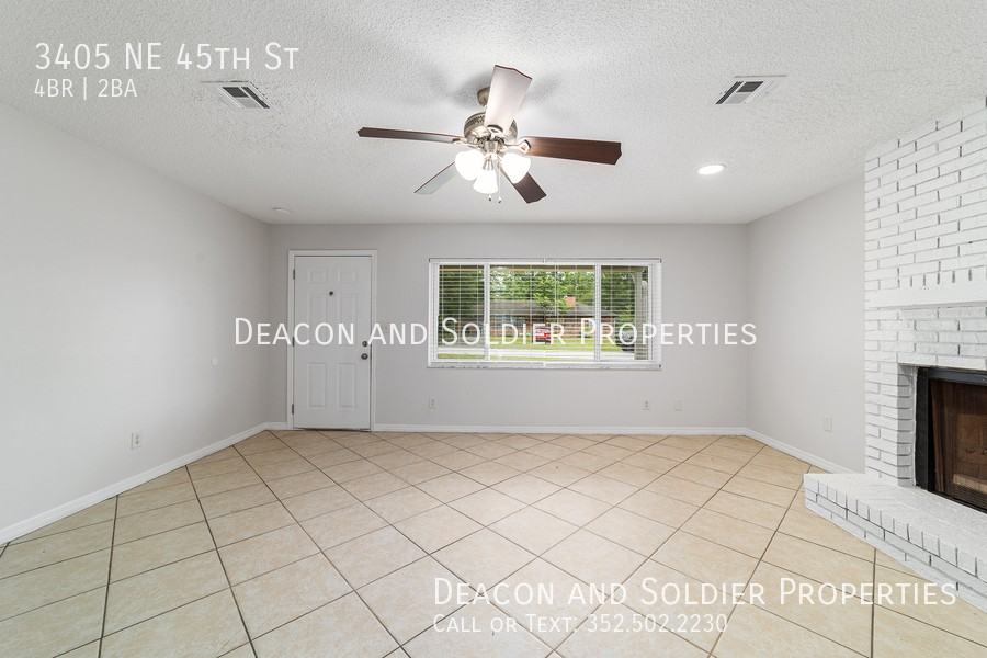 3405 Ne 45th St - Photo 5 of 29