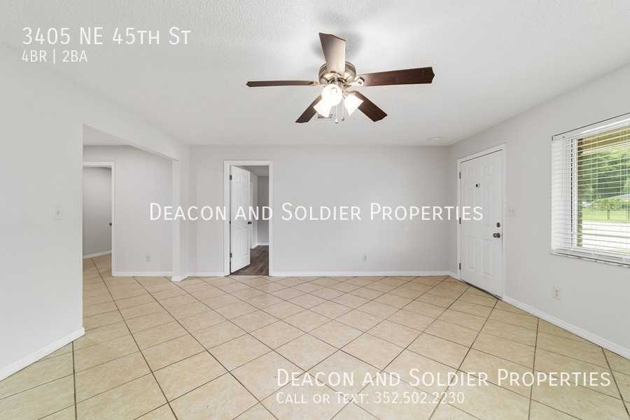 3405 Ne 45th St - Photo 6 of 29
