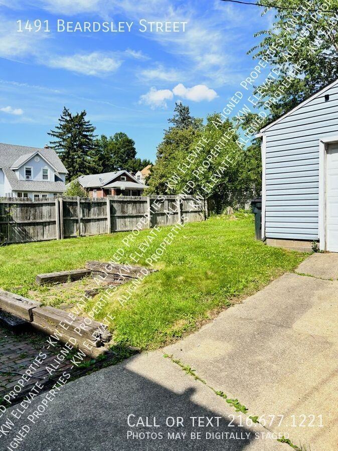 1491 Beardsley St - Photo 2 of 21