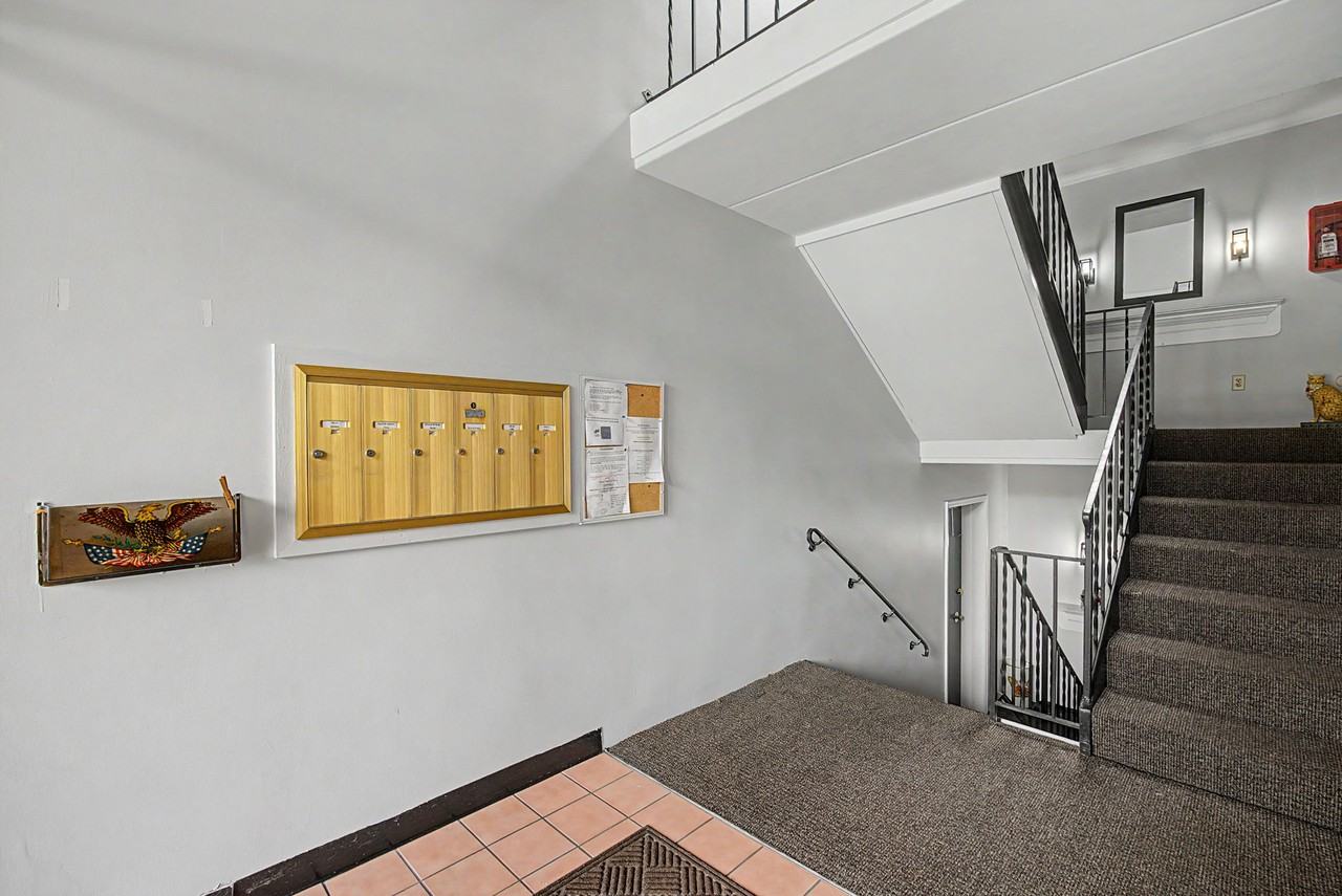 1610 Thunderbird Ln #63 - Photo 5 of 50