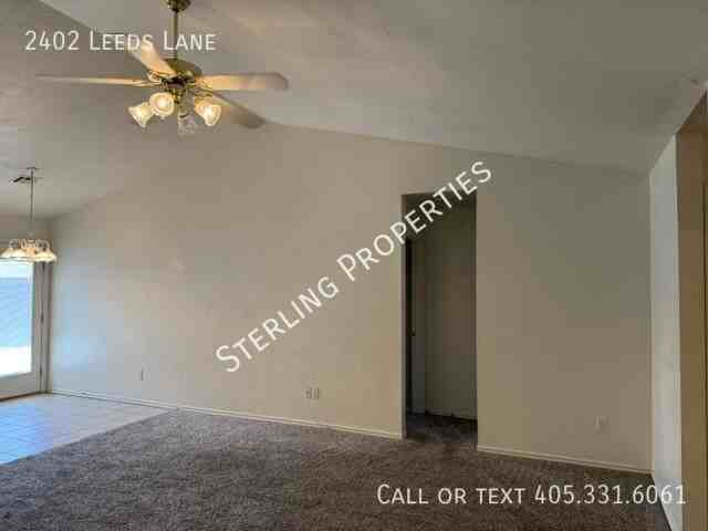 2402 Leeds Ln - Photo 5 of 34