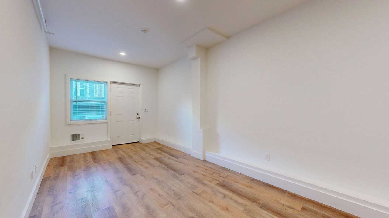 2847 Folsom St #8 - Photo 3 of 8