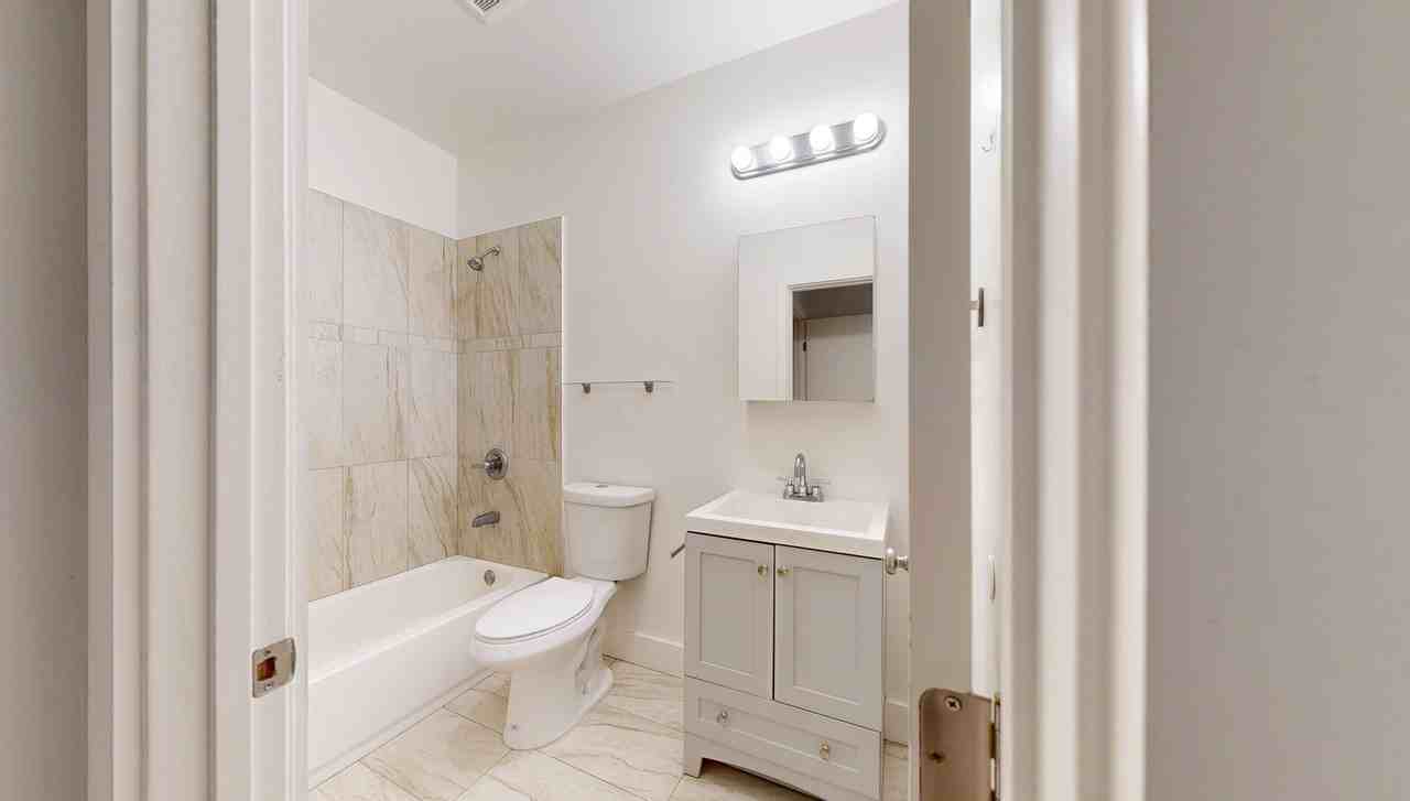 2847 Folsom St #8 - Photo 6 of 8
