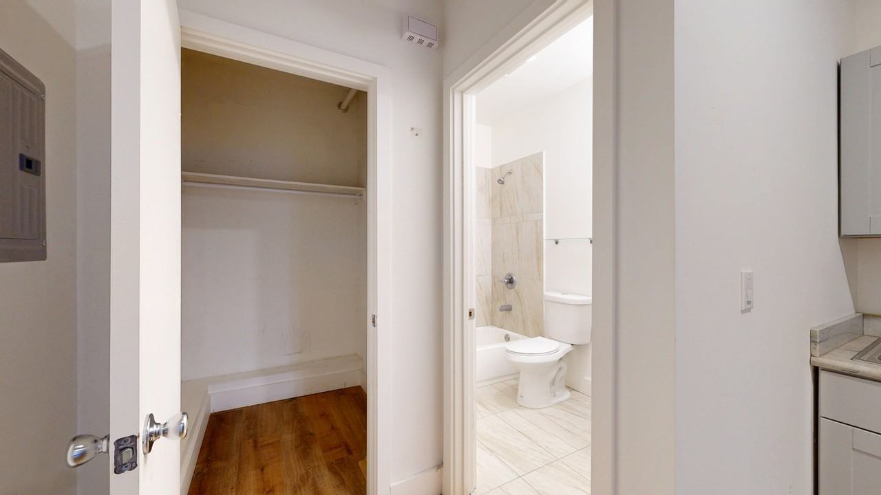 2847 Folsom St #8 - Photo 7 of 8