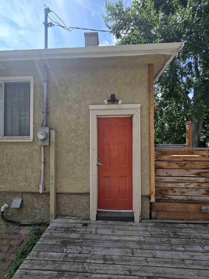 614 21 Ave Ne - Photo 2 of 11