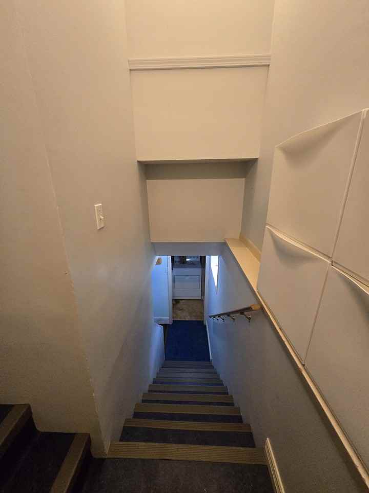 614 21 Ave Ne - Photo 3 of 11