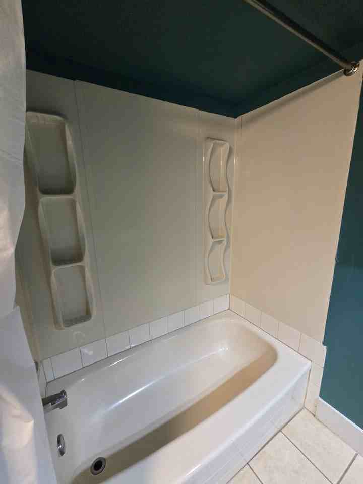 614 21 Ave Ne - Photo 5 of 11