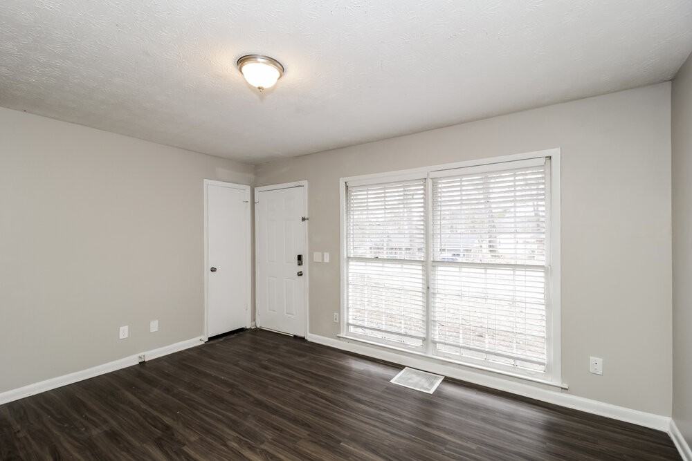 479 Clara Dr - Photo 4 of 16