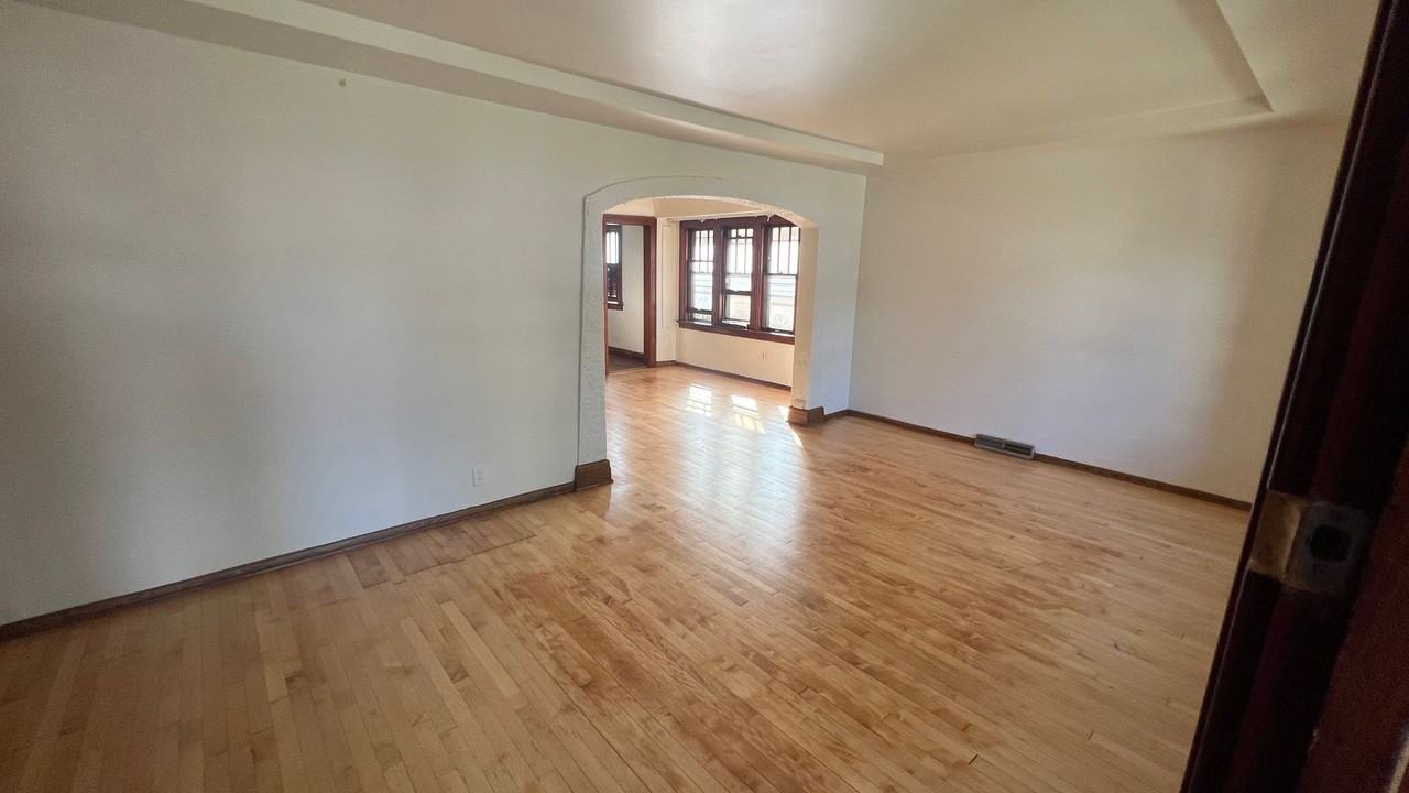 3950 N 11th St - Photo 2 of 16