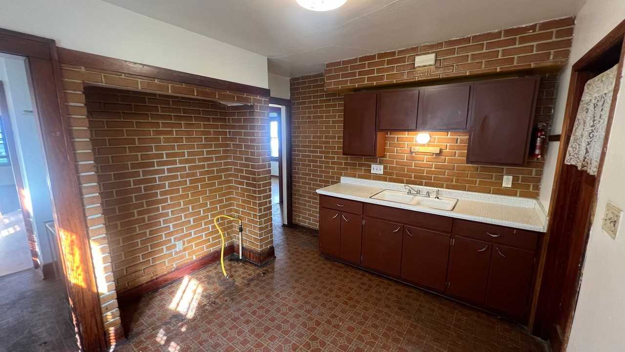 3950 N 11th St - Photo 3 of 16