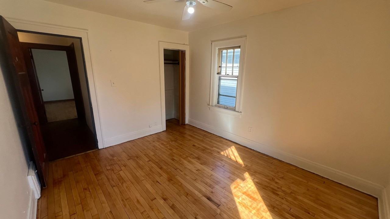 3950 N 11th St - Photo 5 of 16
