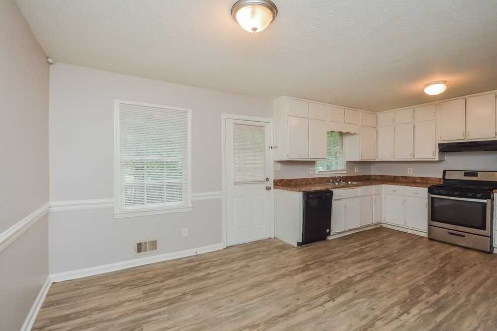 1589 Cherry Hill Ln Sw - Photo 6 of 17