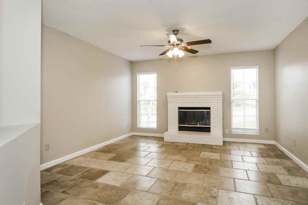 653 Staffordshire Dr E - Photo 4 of 15