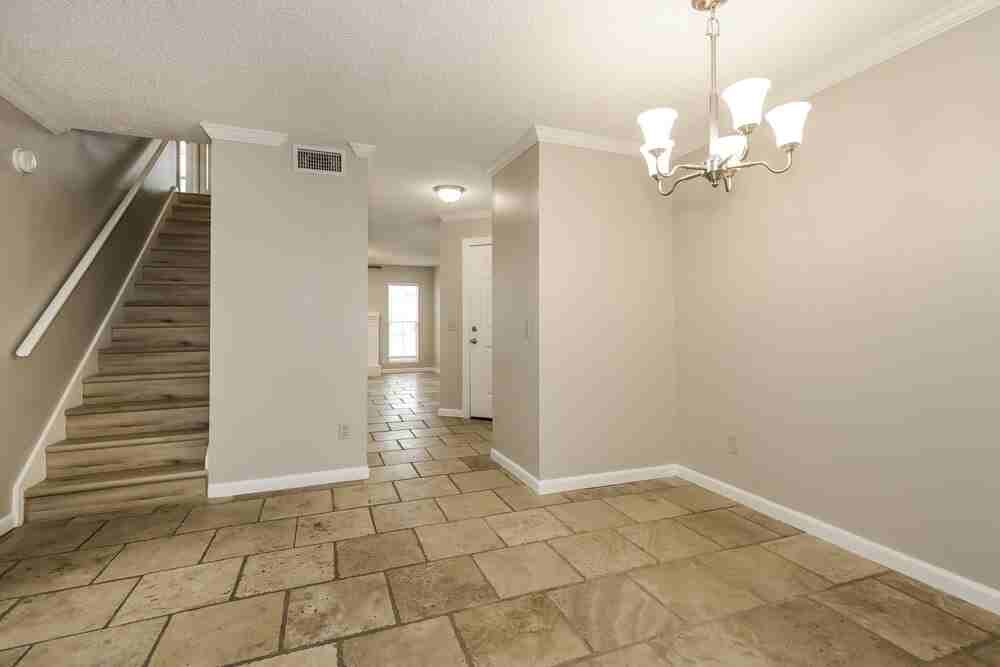 653 Staffordshire Dr E - Photo 5 of 15