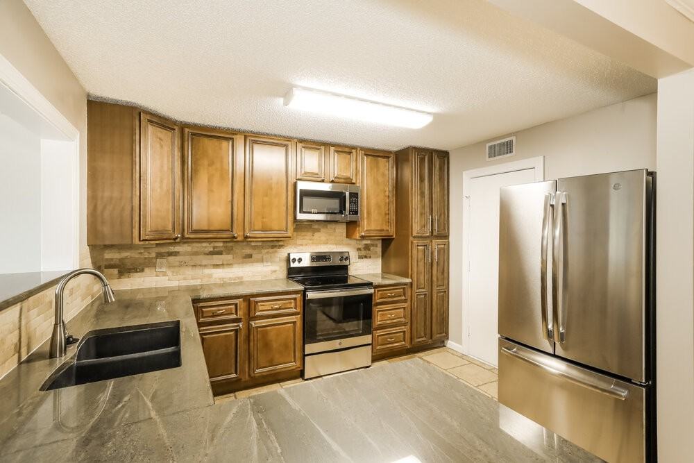 653 Staffordshire Dr E - Photo 6 of 15