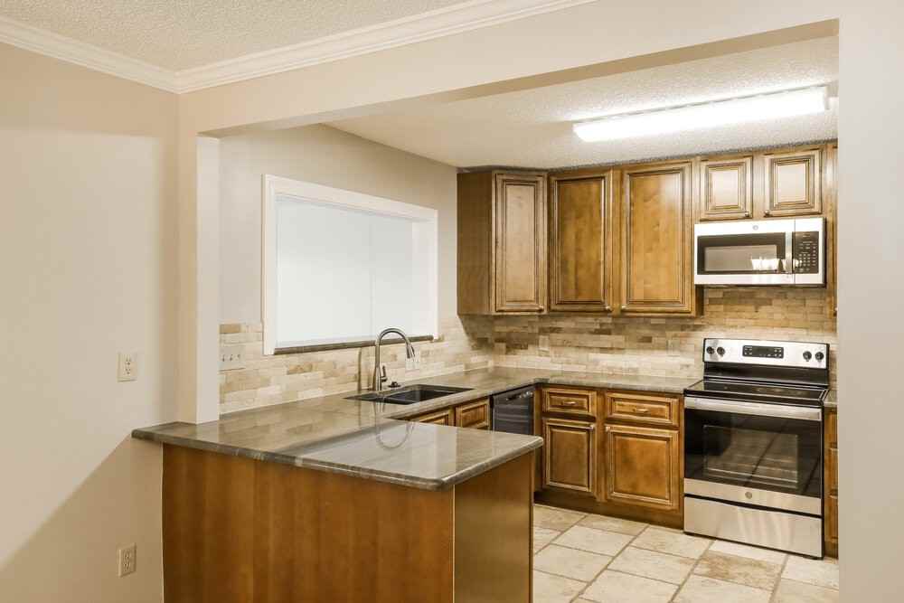 653 Staffordshire Dr E - Photo 7 of 15