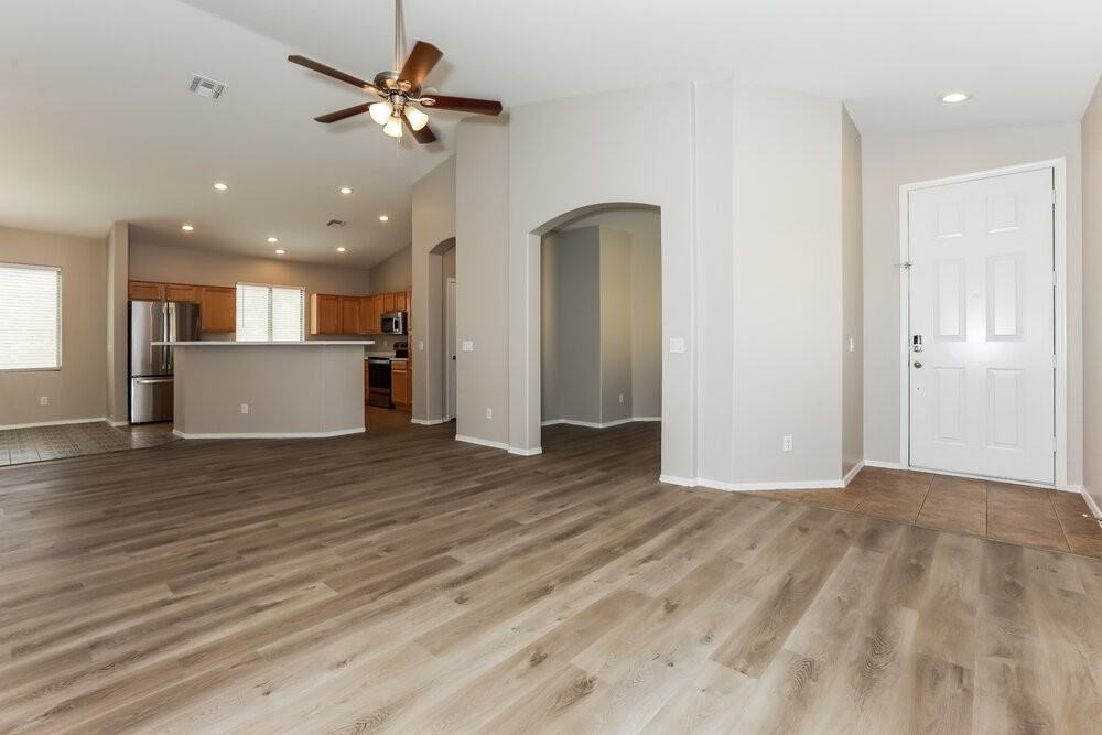 4101 S Vineyard Ave - Photo 3 of 16