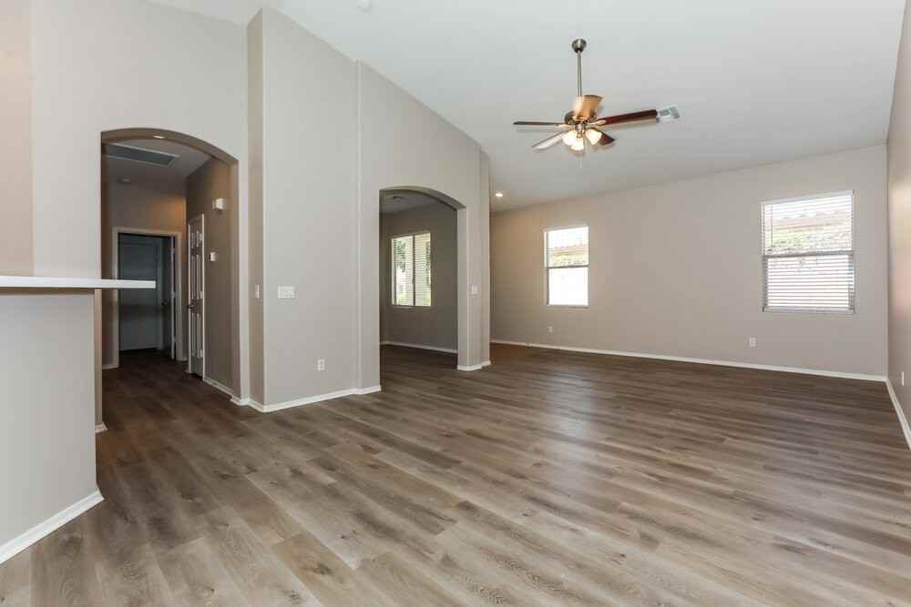 4101 S Vineyard Ave - Photo 4 of 16