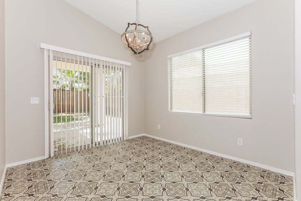 4101 S Vineyard Ave - Photo 5 of 16