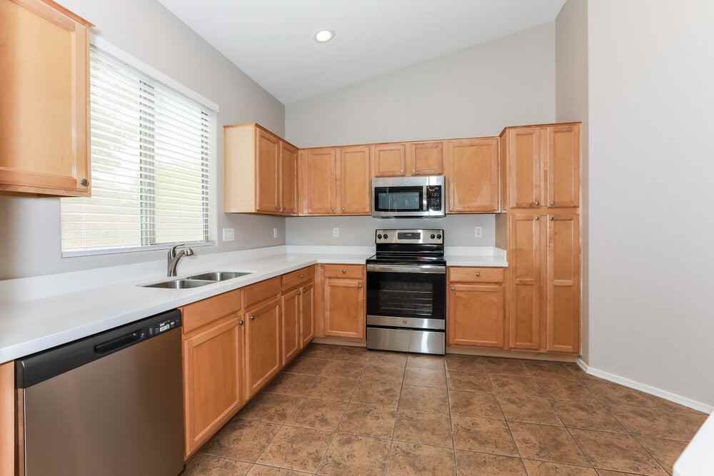 4101 S Vineyard Ave - Photo 6 of 16