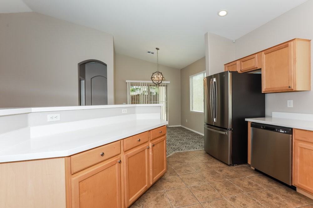 4101 S Vineyard Ave - Photo 7 of 16
