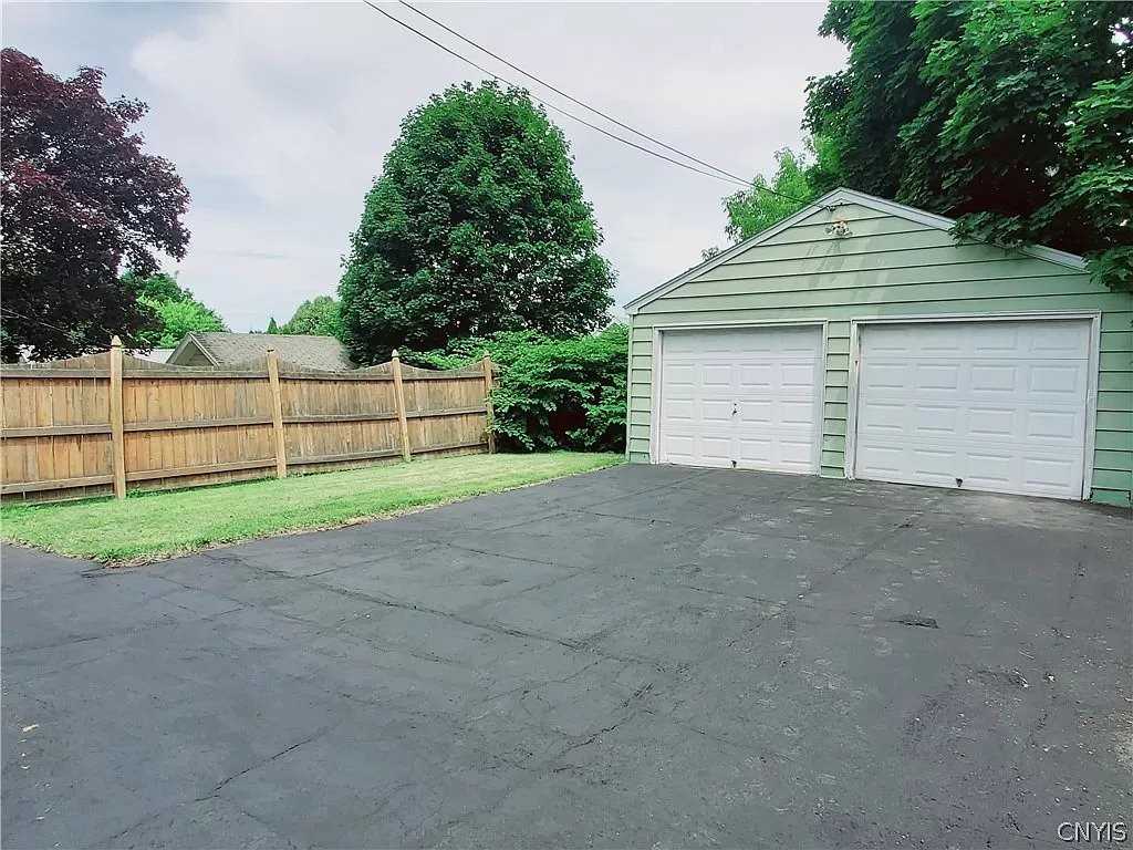 1129 N Glencove Rd - Photo 4 of 19