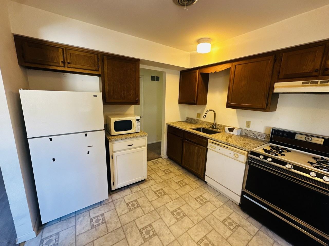 54-8 Holly Dr - Photo 3 of 19