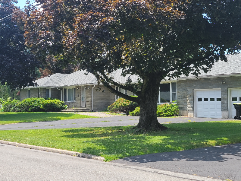 151 Huston Ave - Photo 2 of 12