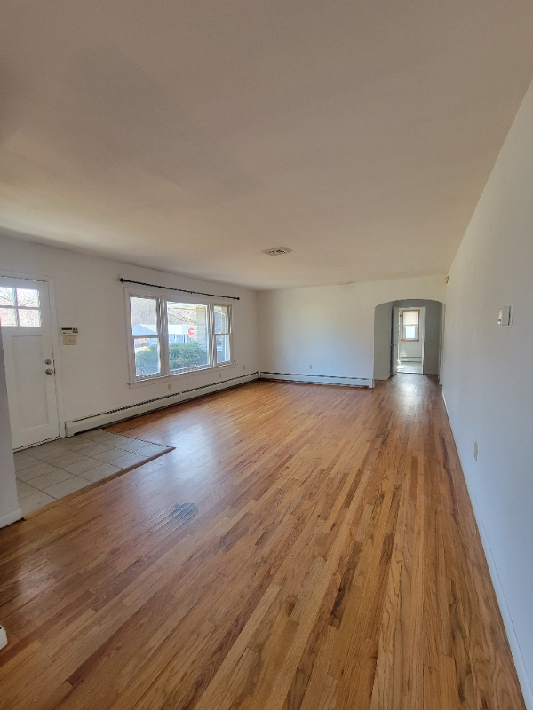 151 Huston Ave - Photo 3 of 12
