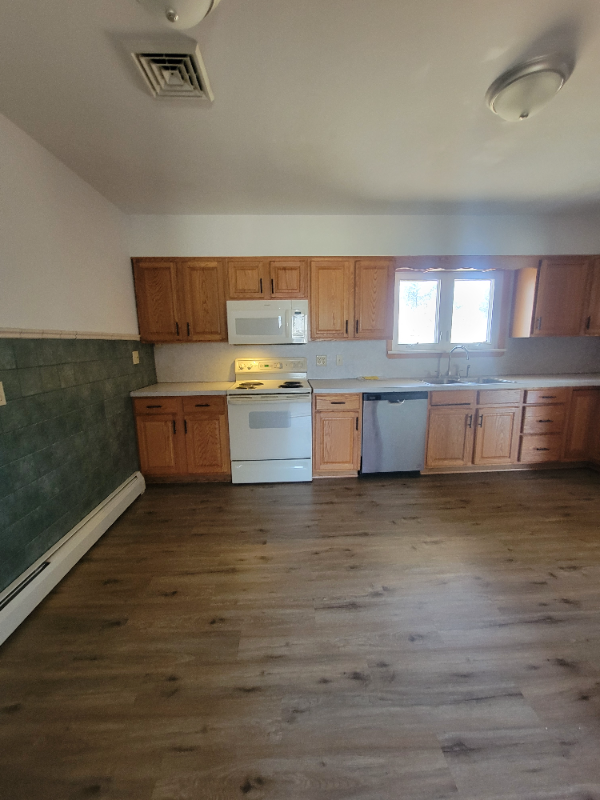 151 Huston Ave - Photo 5 of 12
