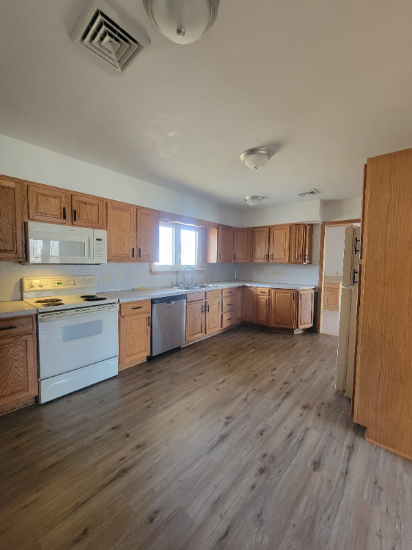 151 Huston Ave - Photo 6 of 12