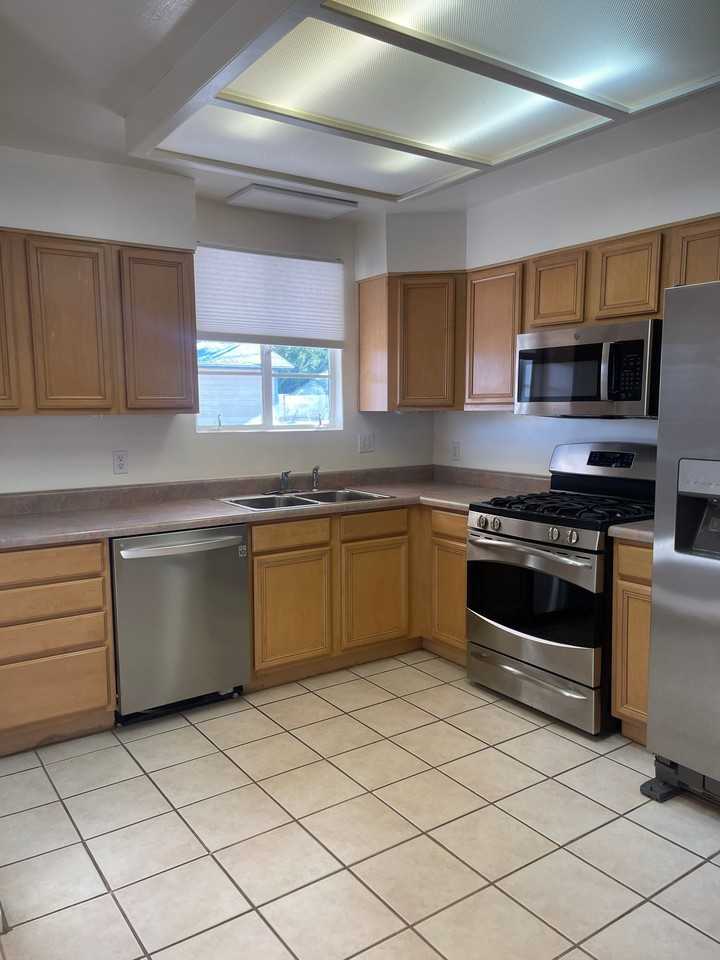 4327 N 17th Ave - Photo 4 of 28