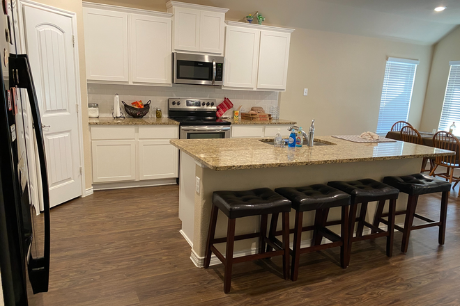 3105 Armstrong St #1 - Photo 3 of 11