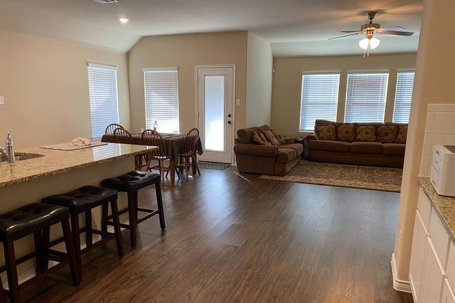 3105 Armstrong St #1 - Photo 5 of 11