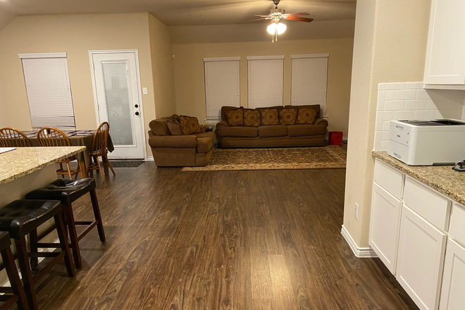 3105 Armstrong St #1 - Photo 7 of 11