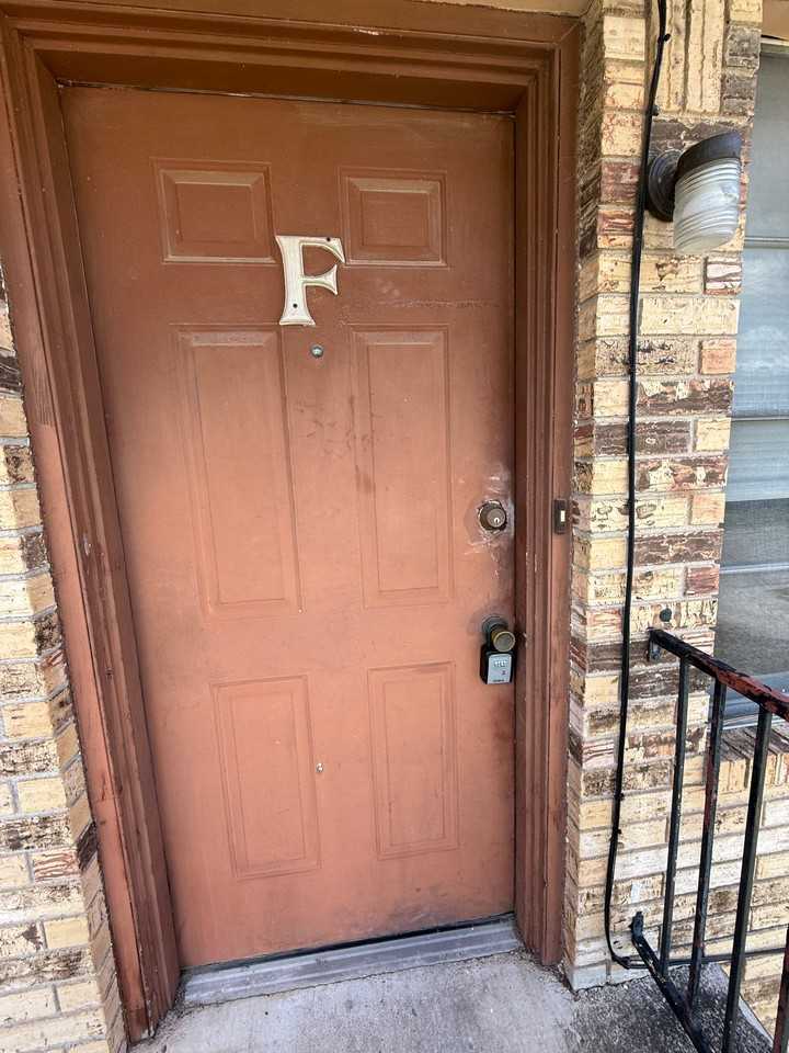 401 N 4th St #F - Photo 2 of 14