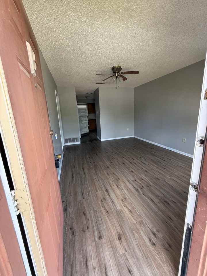 401 N 4th St #F - Photo 3 of 14