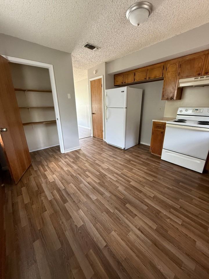 401 N 4th St #F - Photo 6 of 14