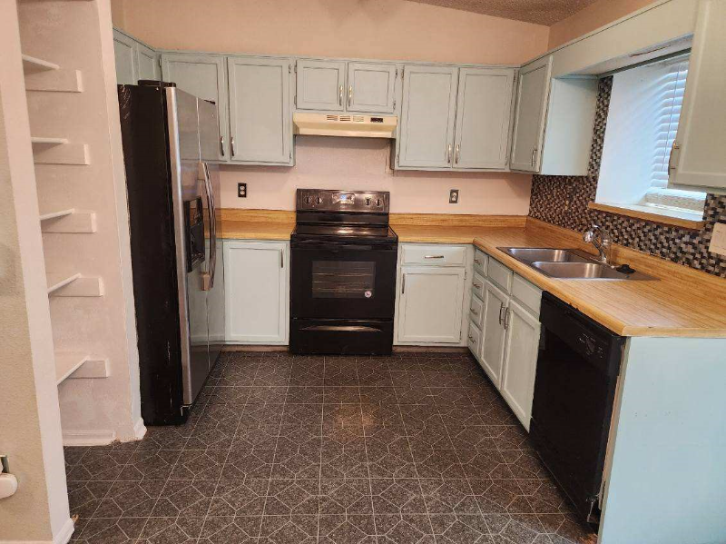 3483 Foxridge Dr - Photo 2 of 16