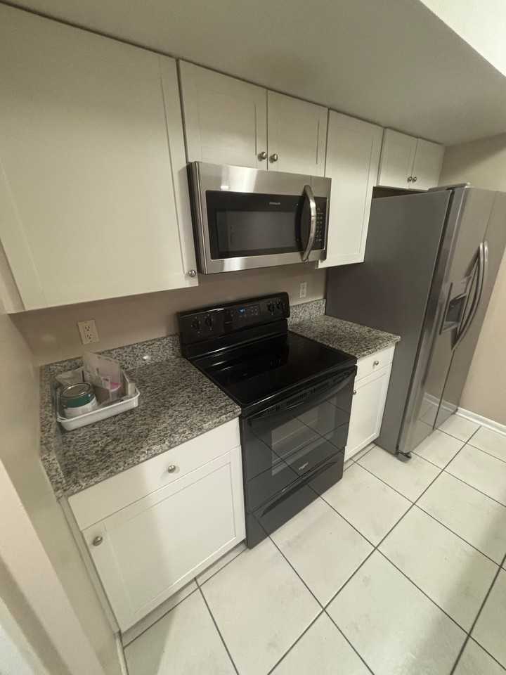 702 Nw Fork Rd #702 - Photo 4 of 12