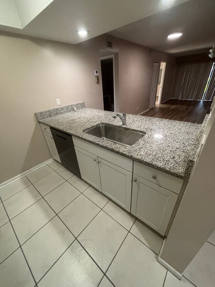 702 Nw Fork Rd #702 - Photo 6 of 12