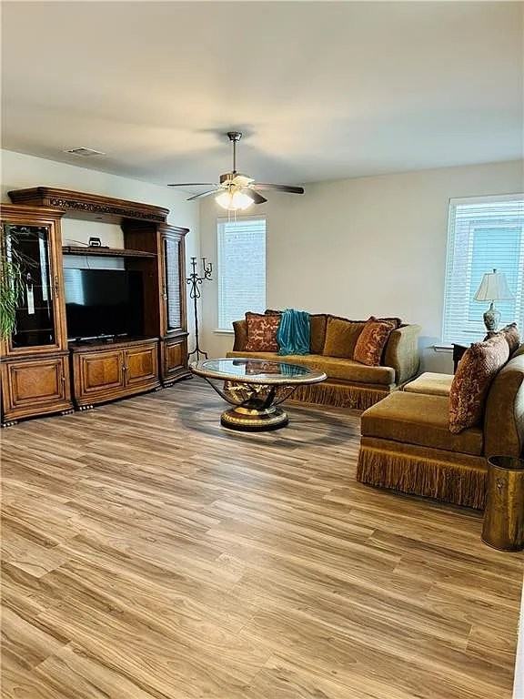 112 Oak Landing Ln - Photo 6 of 19