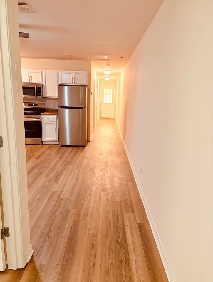965 Middle Ln - Photo 2 of 7
