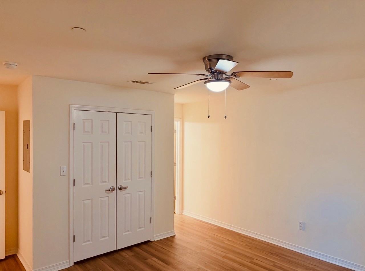 965 Middle Ln - Photo 3 of 7